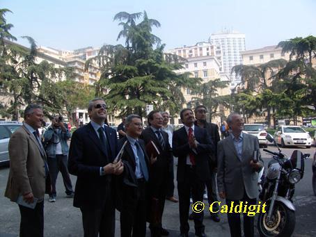 Omaggio floreale al Maestro Ruggiero Leoncavallo - Napoli 23 Aprile 2007_030.JPG